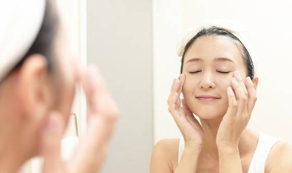經常用維E擦臉對皮膚好嗎？這四個影響，要先知道