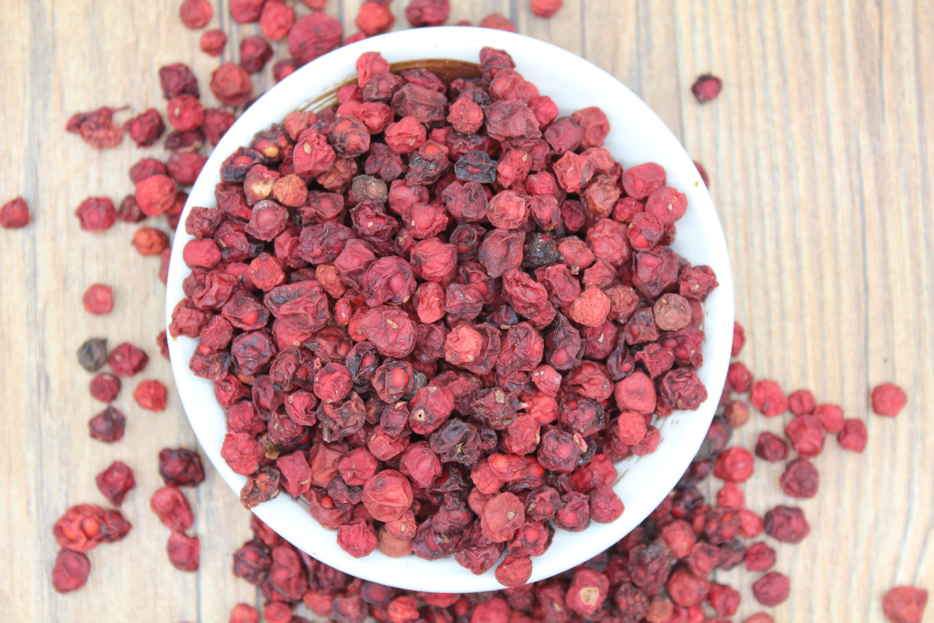 五味子，入五臟，入肝能護肝養肝，降低轉氨酶